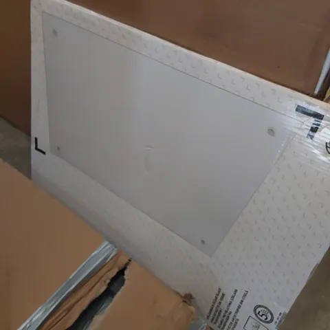 BOXED CLEAE GLASS SPLASHBACK