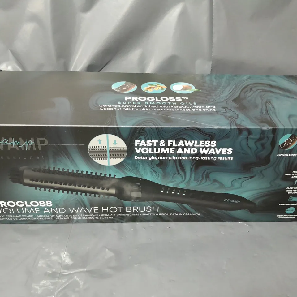 BOXED REVAMP PROGLOSS VOLUME & WAVE HOT CERAMIC BRUSH