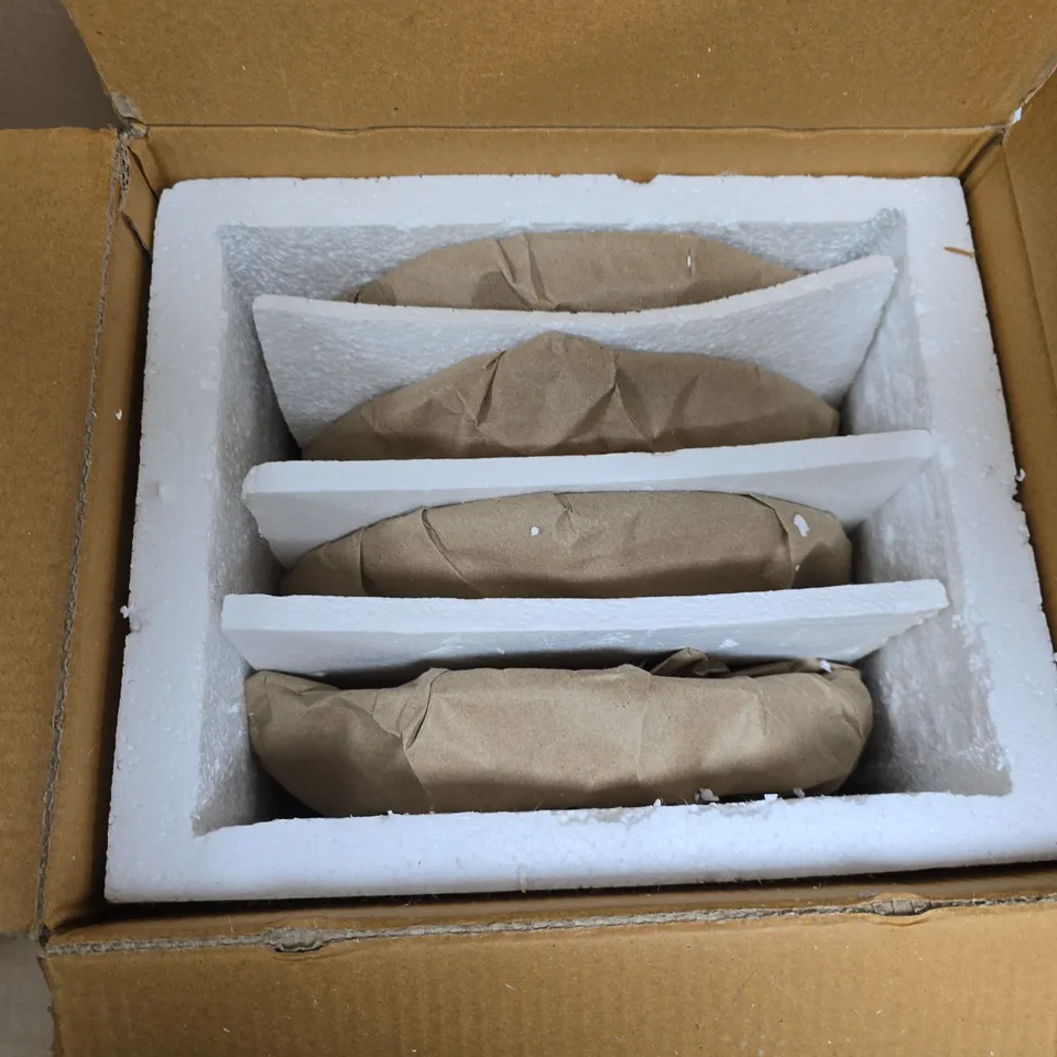 BOXED BLUE AND WHITE CERAMIC PLATE WITH GEOMETRIC PATTERN - SET OF 4 