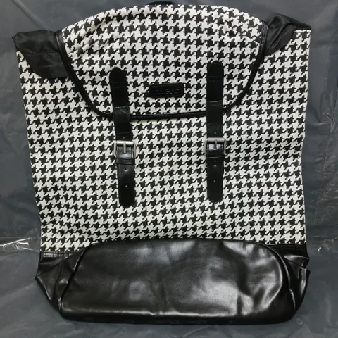 FARLOWE DOGTOOTH BACKPACK