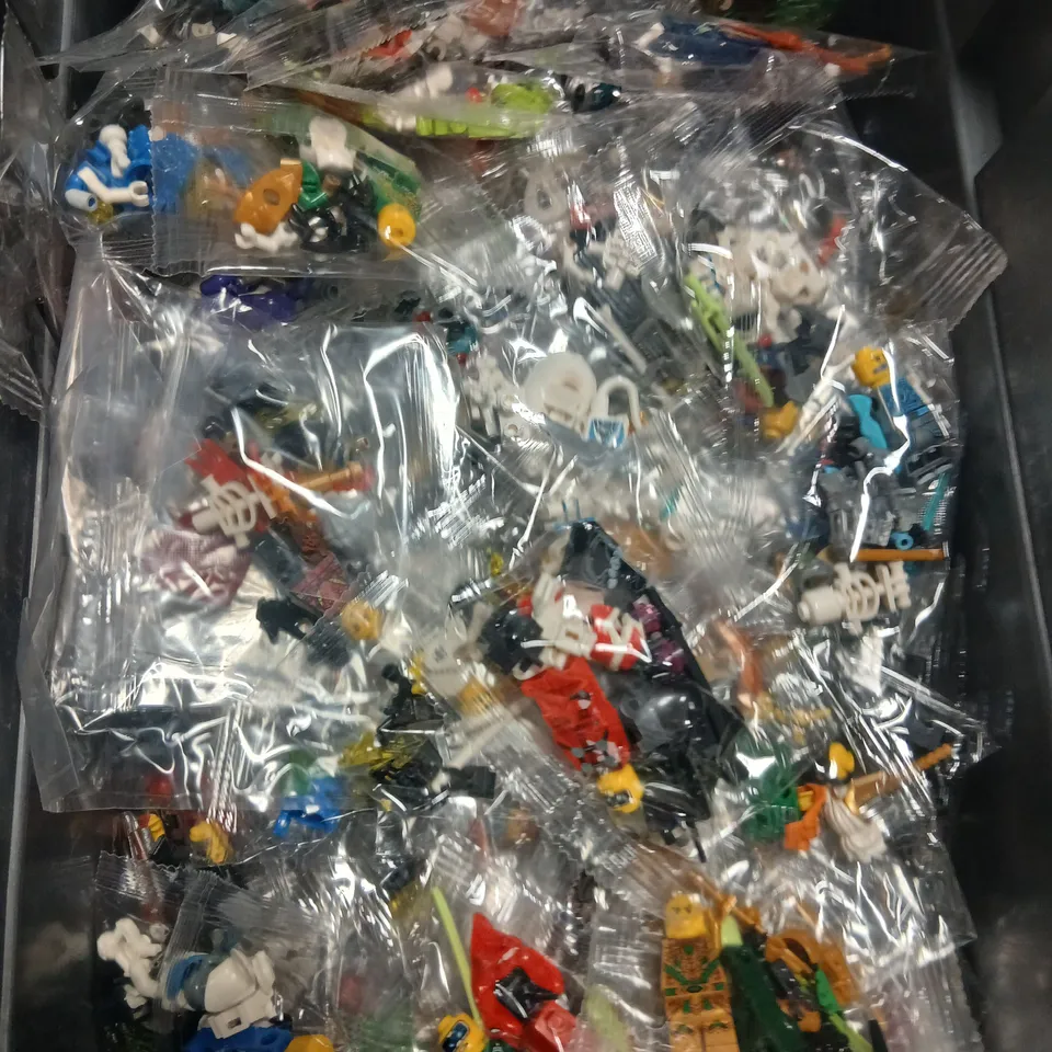 LARGE QUANTITY OF ASSORTED LEGO FIGURINES