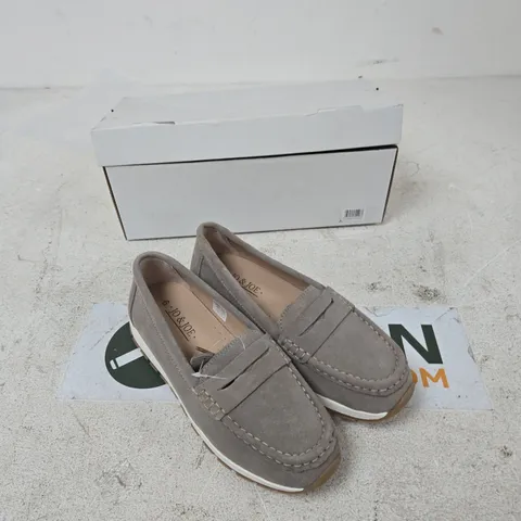 JO & JOE GREY SUEDE MOCCASIN LOAFERS β UK SIZE 6 (MEN)