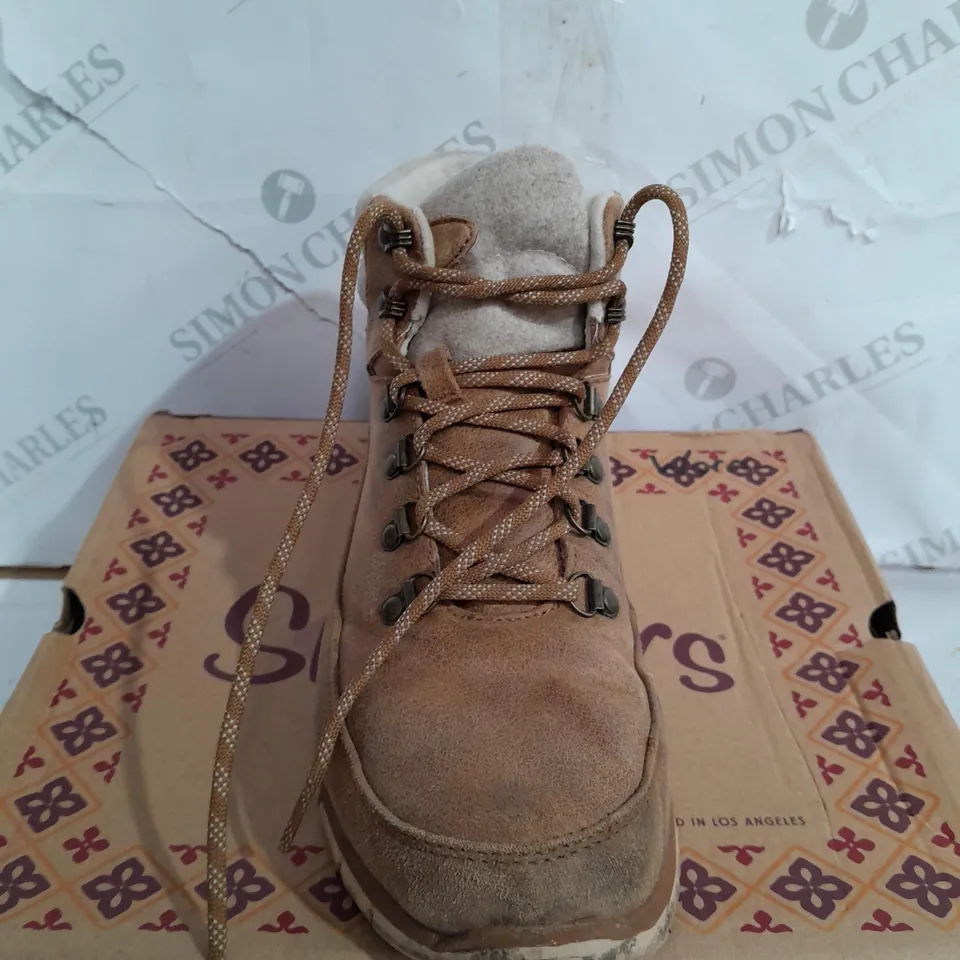BOXED SKECHERS SYNERGY WARM TECH BOOTS, CHESTNUT - SIZE 8 