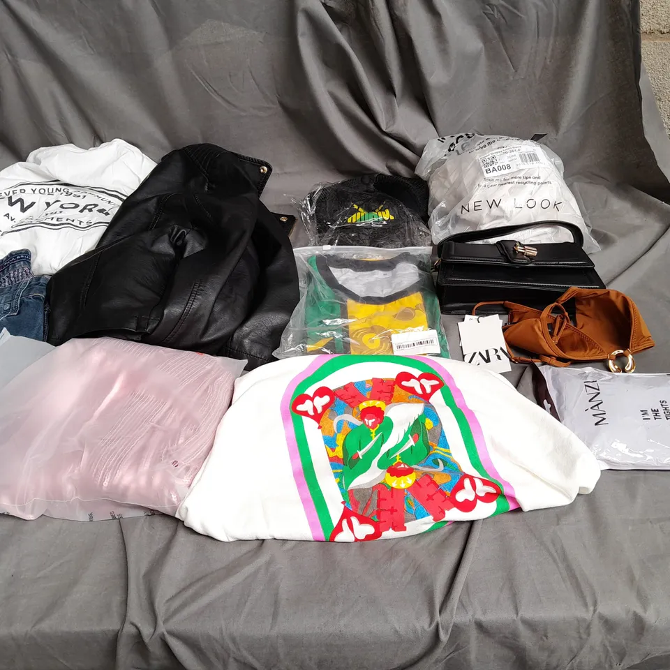 BOX OF APPROXIMATELY 18 ASSORTED ITEMS TO INCLUDE - DRESSES , JUMPERS , AND  T-SHIRTS ETC