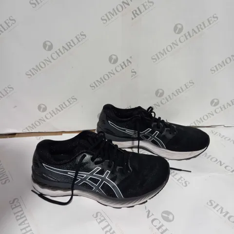 UNBOXED PAIR OF OASICS GEL-NIMBUS 23 FLYTEFOAM SIZE US 9
