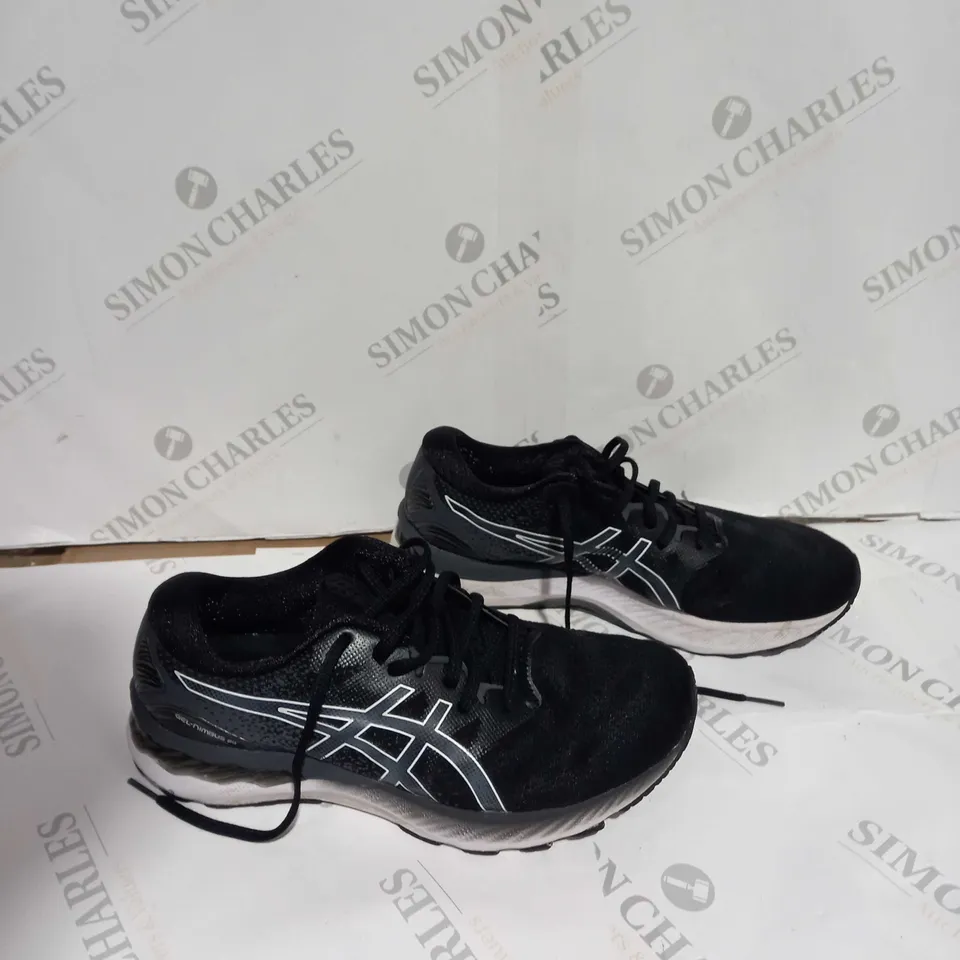 UNBOXED PAIR OF OASICS GEL-NIMBUS 23 FLYTEFOAM SIZE US 9