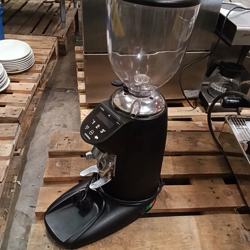 COMPAK E8 ON DEMAND COMMERCIAL COFFEE GRINDER