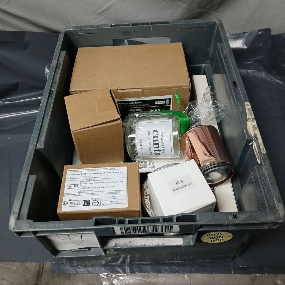 APPROXIMATELY 10 ASSORTED HOUSEHOLD ITEMS TO INCLUDE CANDLES ETC