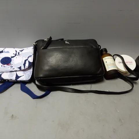 BOX OF APPROXIMATELY 10 ASSORTED ITEMS TO INCLUDE - PERRICONE MD MINIZING TONER , SKIN SENSE REVEAL PADS , KIPLING BAG ETC
