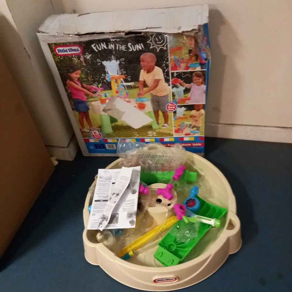 BOXED LITTLE TIKES FOUNTAIN FACTORY WATER TABLE WITH TOYS, ACCESSORIES AND INSTRUCTIONS RRP £70
