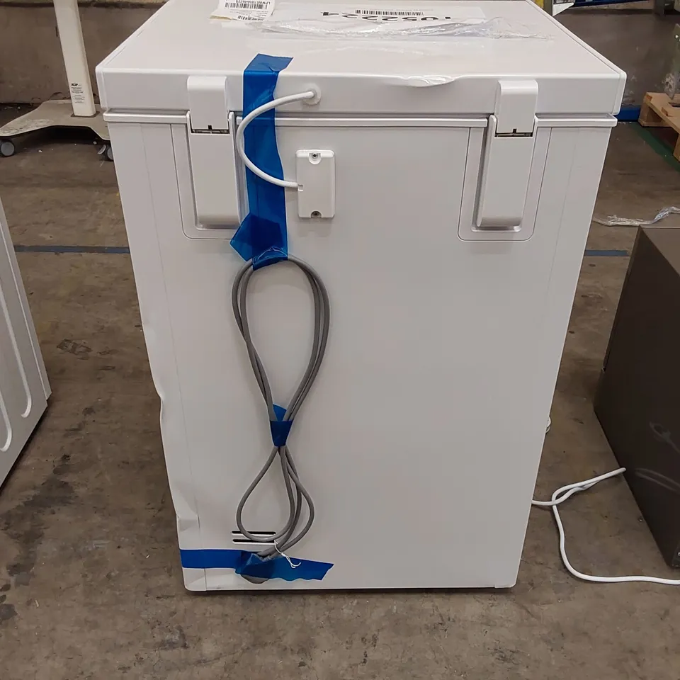 CHIQ FCF98D 99L, FREESTANDING WHITE CHEST FREEZER, ADJUSTABLE THERMOSTAT