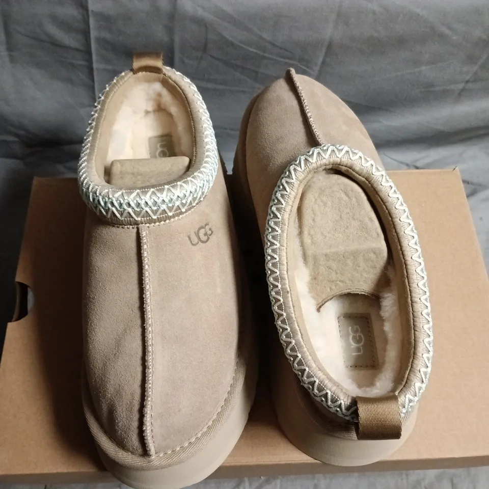 UGG WOMEN'S TAUPE SUEDE SLIPPERS WITH SHEARLING TRIM – UK 4 (EU 37)