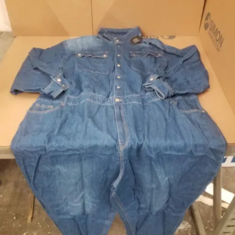 BOX CONTAINING APPROXIMATELY 8 BRAND NEW SIMPLY BE DENIM MID WASH JUMPSUITS - SIZE 32