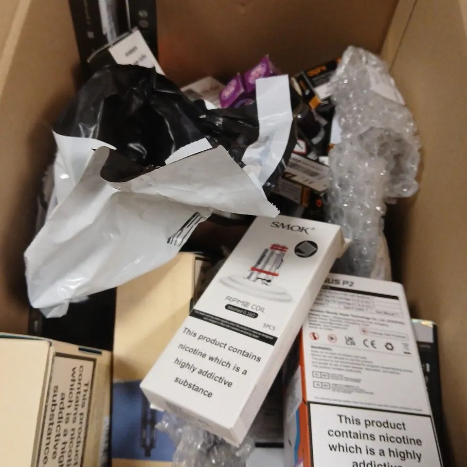 APPROXIMATELY 30 ASSORTED VAPES, E-CIGARETTES & ACCESSORIES TO INCLUDE VOOPOO ARGUS G2, ELFBAR, ENDURA T20 S, ETC 
