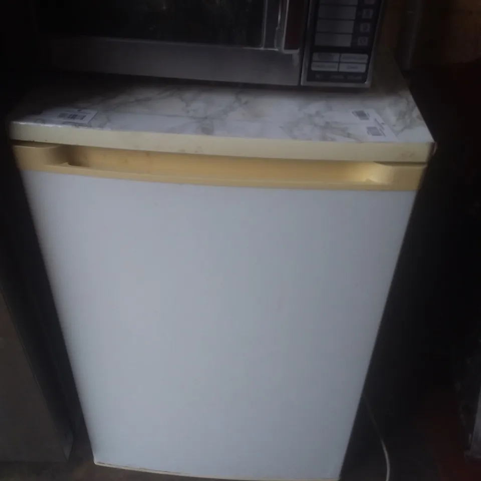ESSENTIALS CUR55W12 UNDER COUNTER FRIDGE