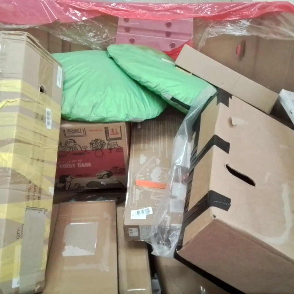 PALLET OF ASSORTED ITEMS TO INCLUDE: AIR FRYERS, KNITTING MACHINE, PLAYPEN, FOLDING PLAYMAT, BABY CHAIR TRAY ECT