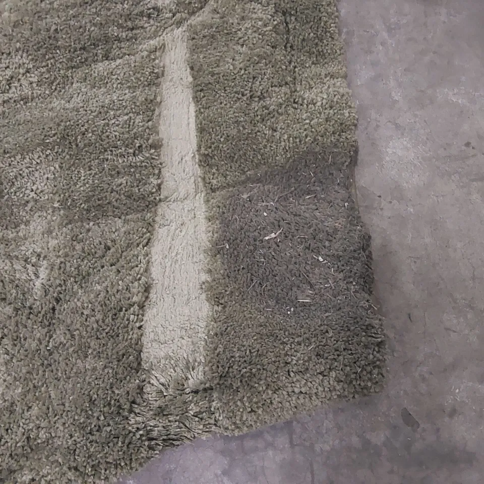 QUALITY DESIGNER AREA RUG - APPROXIMATELY 385 x 300cm