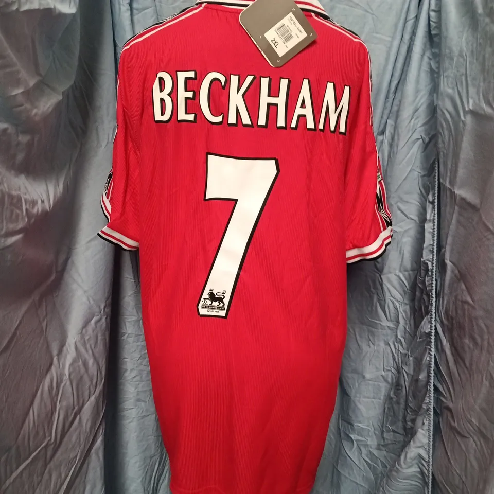 MANCHESTER UNITED UMBRO FOOTBALL SHIRT – BECKHAM 7, RED, UK 20-22 (2XL)
