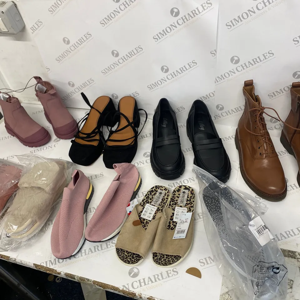 BOX OF 19 ASSORTED FOOTWEAR ITEMS TO INCLUDE: LILLEY, PAVERS, KIDS TIMBERLANDS ETC