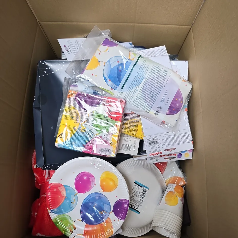 BOX OF APPROX 15 ASSORTED HOUSEHOLD ITEMS TO INCLUDE PAPER PLATES , WATER BOTTLES AND PARASOL COVERS , ETC 