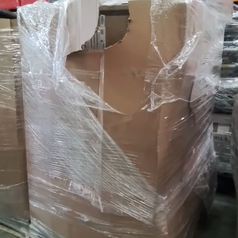 PALLET CONTAINING A LARGE QUANTITY OF CHRISTMAS TREES