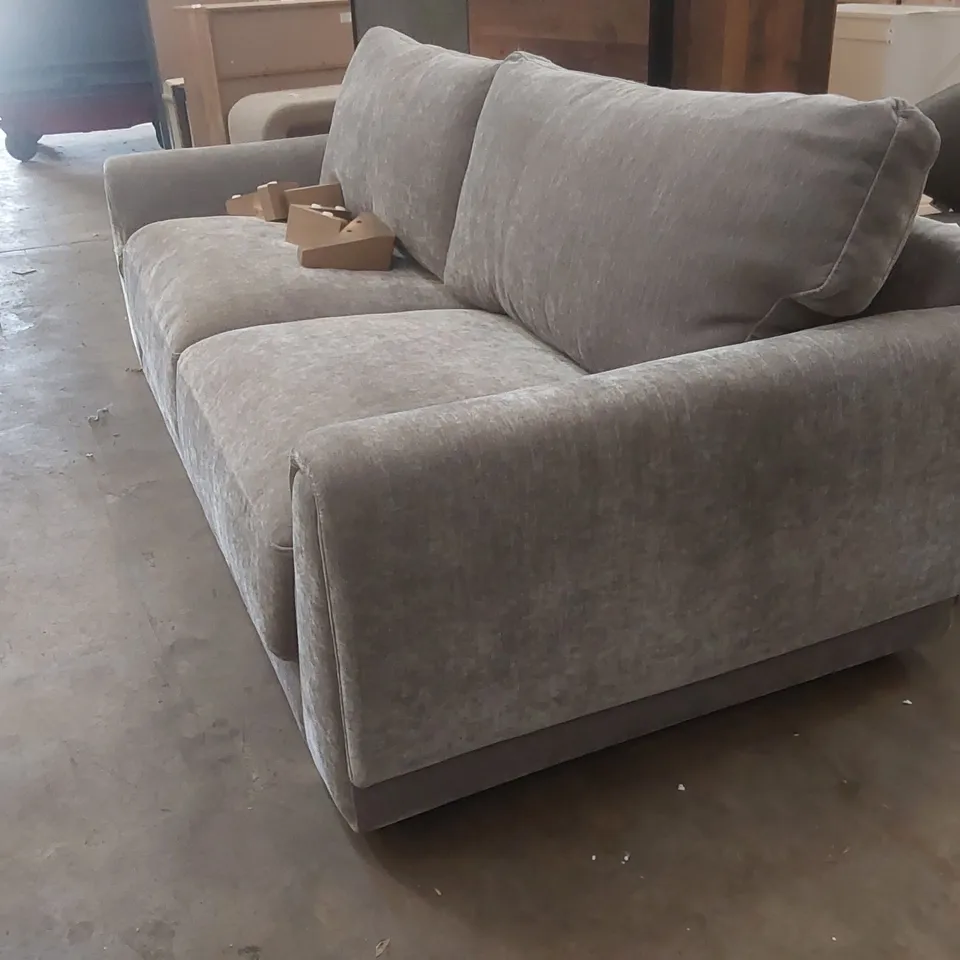 DANETTI 4-SEATER UPHOLSTERED SOFA 