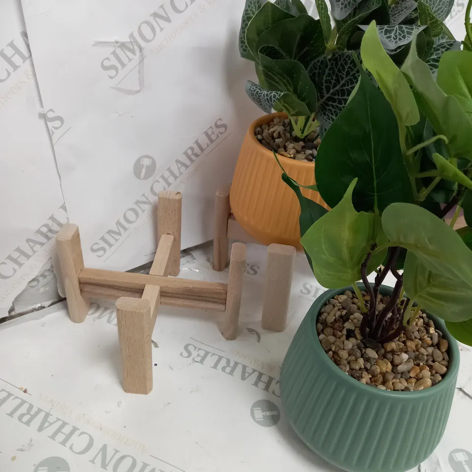 SET OF 3 ARTIFICIAL POTTED FLOWERS ON WOODEN STANDS