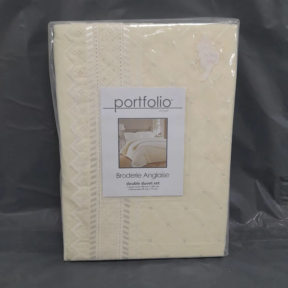 SEALED PORTFOLIO BRODERIE ANGLAISE DUVET SET - DOUBLE 