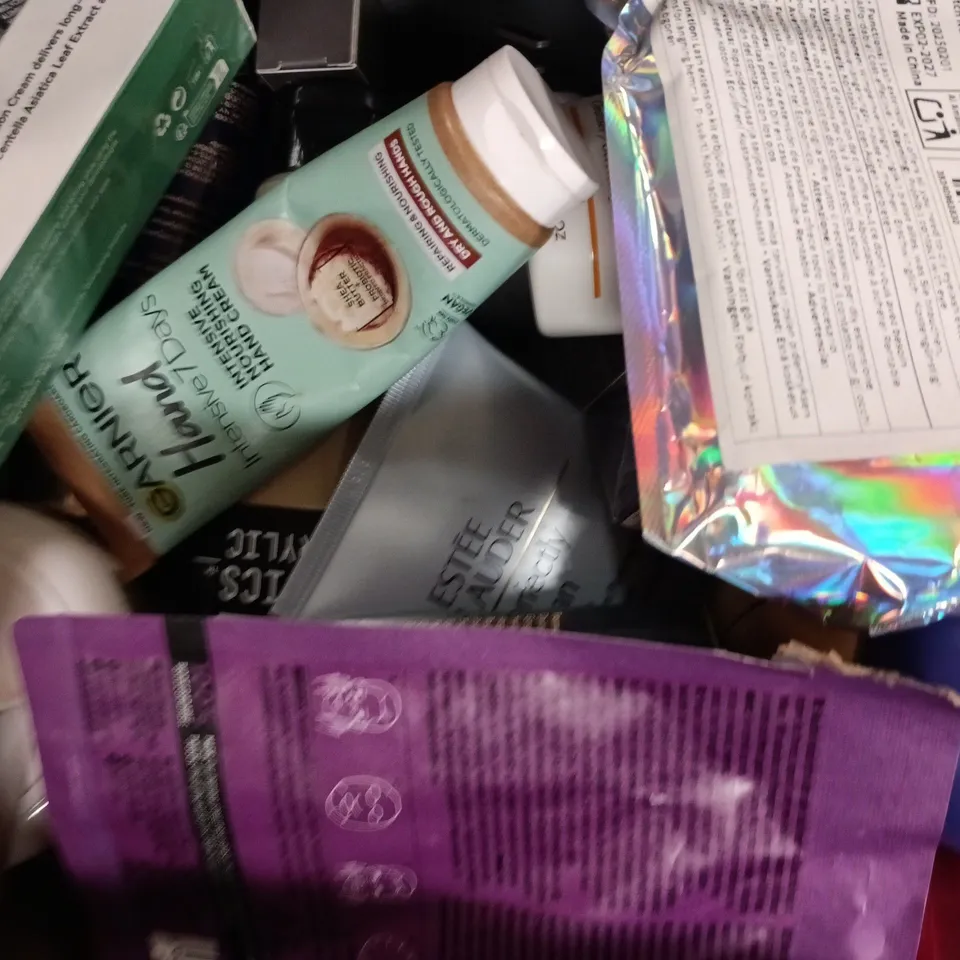 APPROXIMATELY 15 ASSORTED COSMETIC ITEMS TO INCLUDE AVEENO, KÉRASTASE, ETC - COLLECTION ONLY
