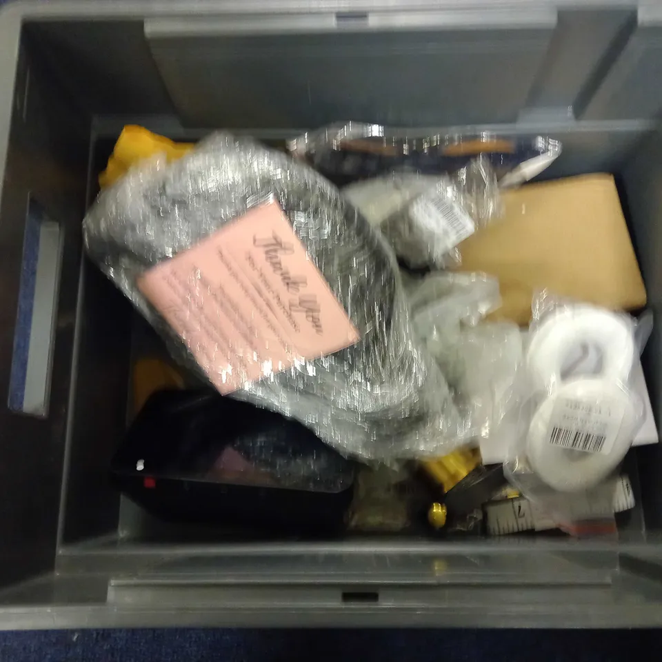 LOT OF ASSORTED HOUSEHOLD GOODS TO INCLUDE ADVENTURE BOOKLET, KNEE SUPPORT, AND PLATINUM 3 STAR CYLINDER ETC.