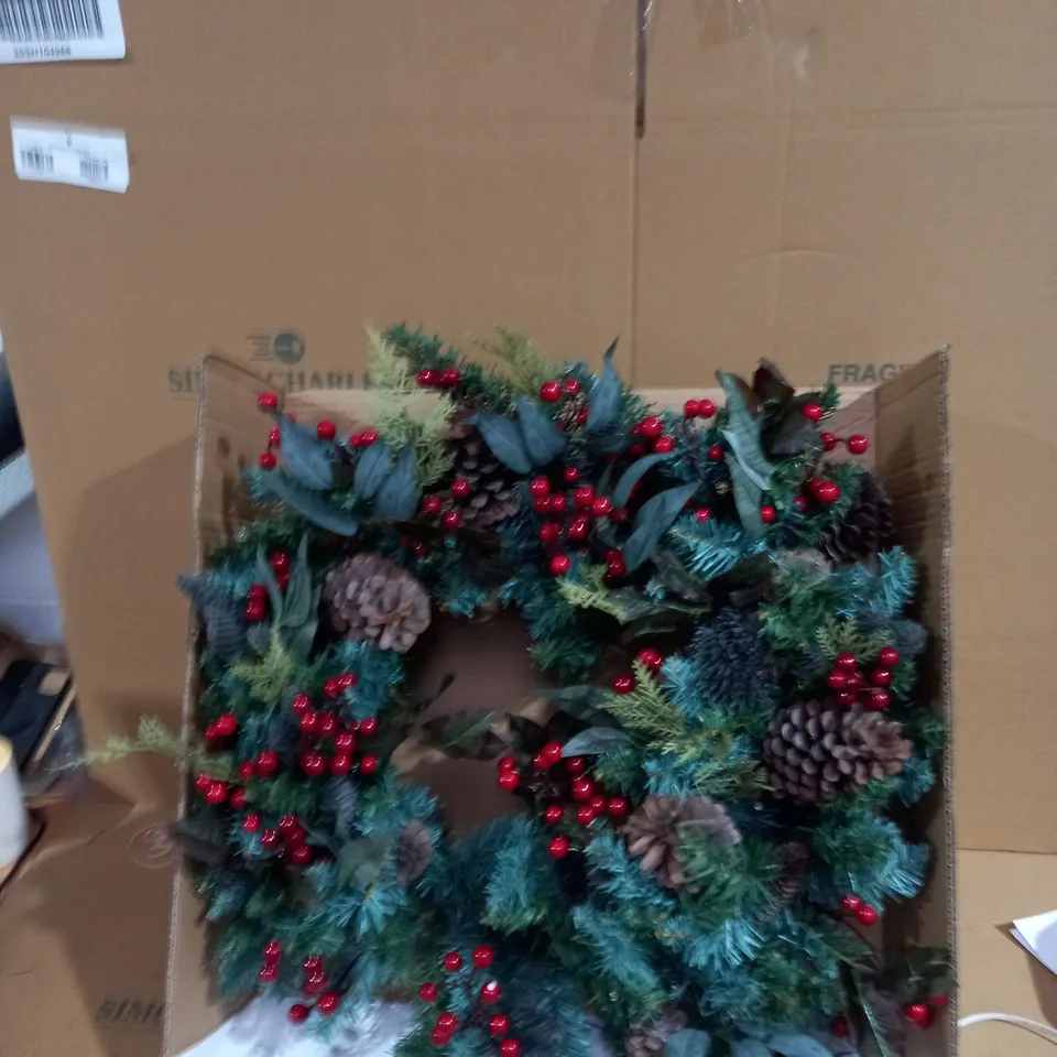 DESIGNER PRE-LIT RED BERRY CHRISTMAS WREATH - 80 CM RRP £44.99