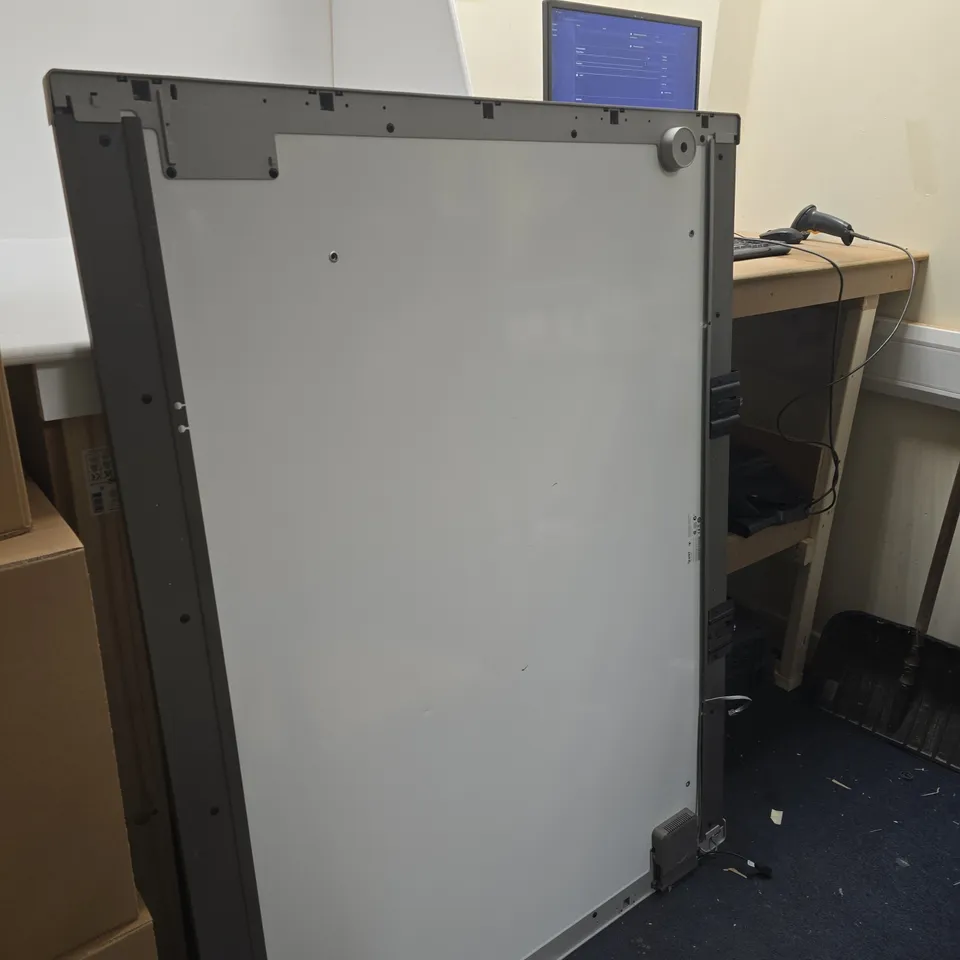 SMART TECHNOLOGIES INTERACTIVE WHITEBOARD PANEL – BACK VIEW