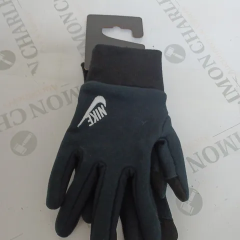 SMALL NIKE GLOVES 