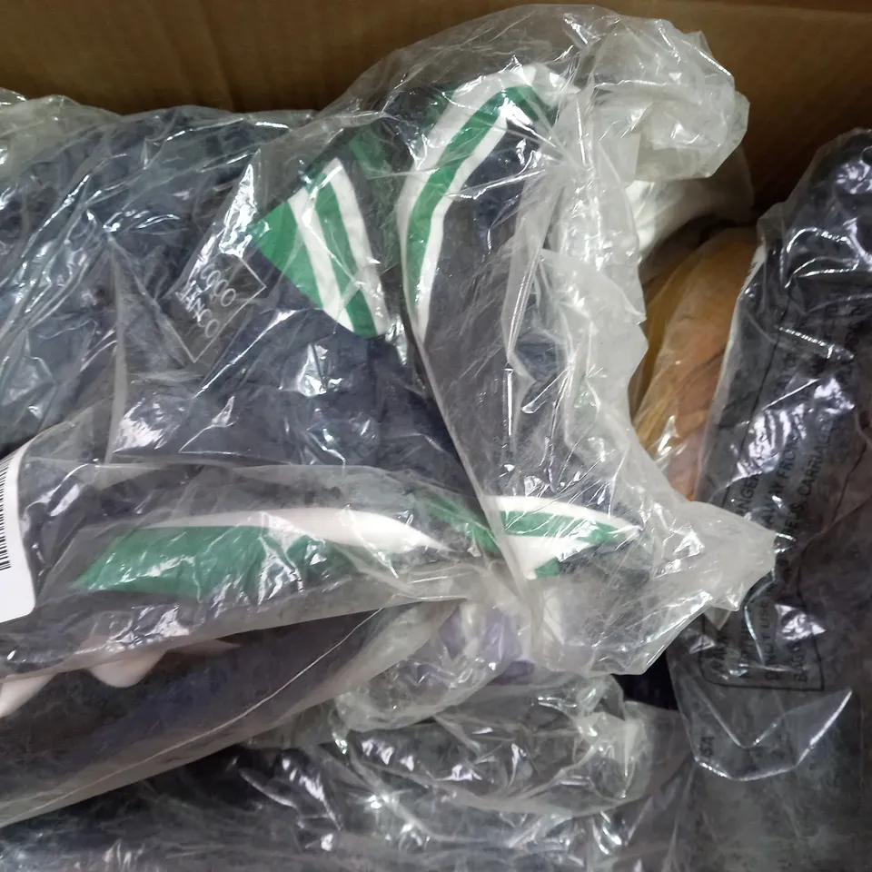 BOX OF APPROXIMATELY 15 ASSORTED CLOTHING AND FASHION ITEMS OF VARIOUS COLOURS AND STYLES TO INCLUDE KIM & CO, JOIN CLOTHES, NINA LEONARD, ETC