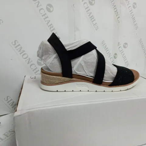 SKETCHERS ARCH FIT BLACK SANDALS SIZE 5