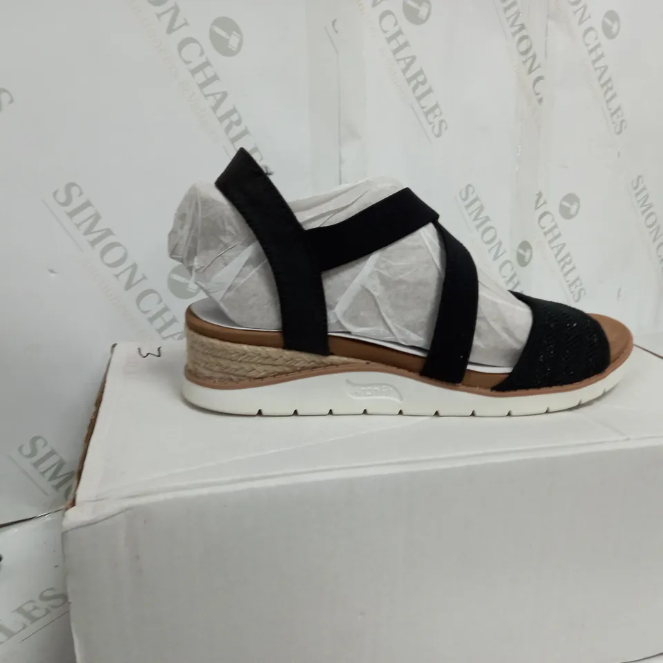 SKETCHERS ARCH FIT BLACK SANDALS SIZE 5