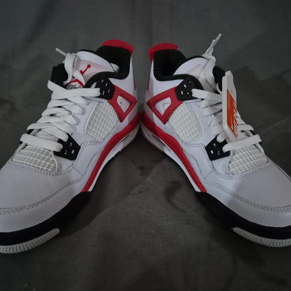 BOXED PAIR OF NIKE AIR JORDAN 4 RETRO SHOES IN WHITE/RED/BLACK UK SIZE 3.5