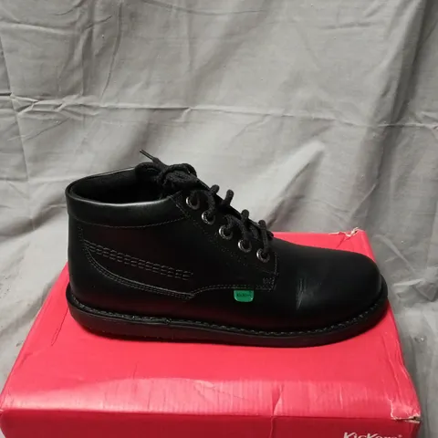 KICKERS BLACK LEATHER BOOTS – MEN'S SIZE 39 BOXED