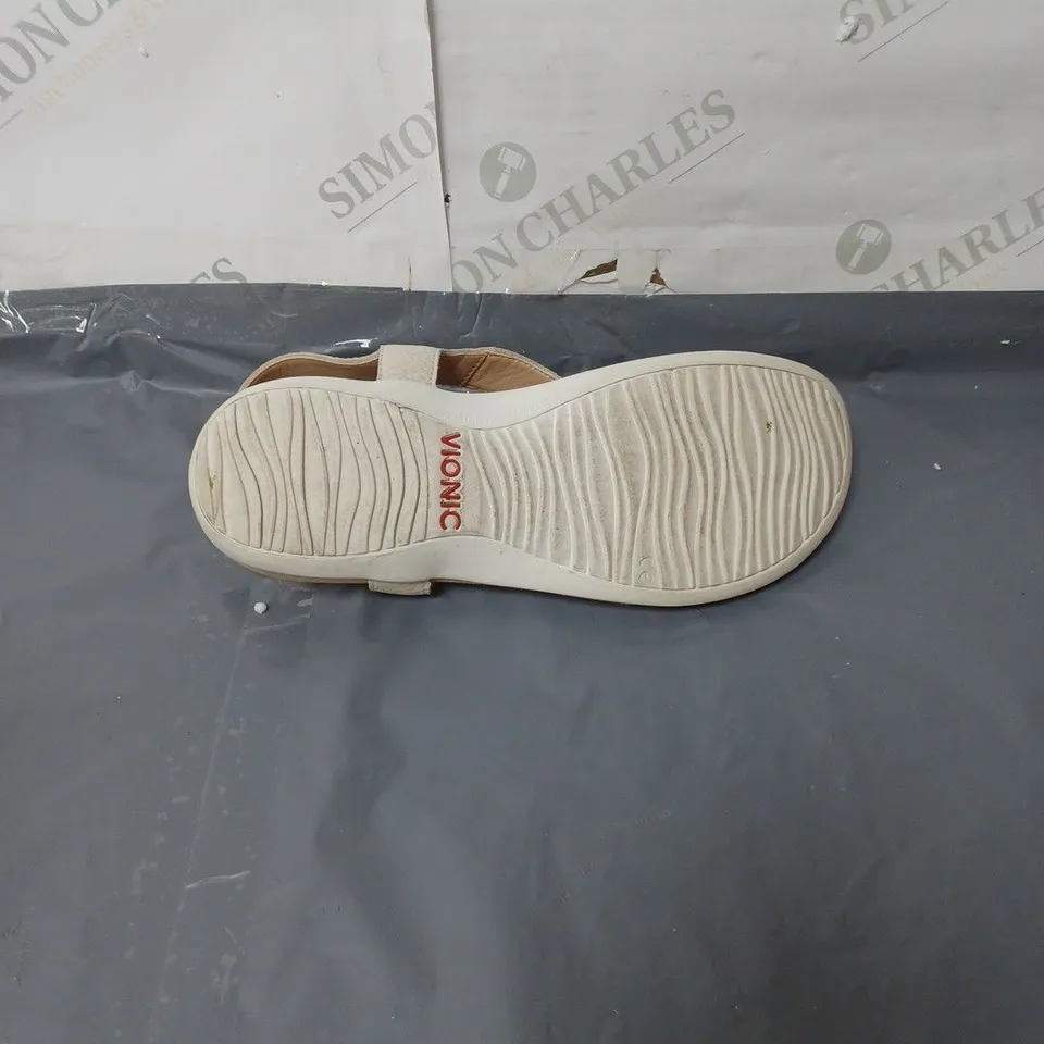VIONIC LADIES SANDALS CREAM SIZE 7