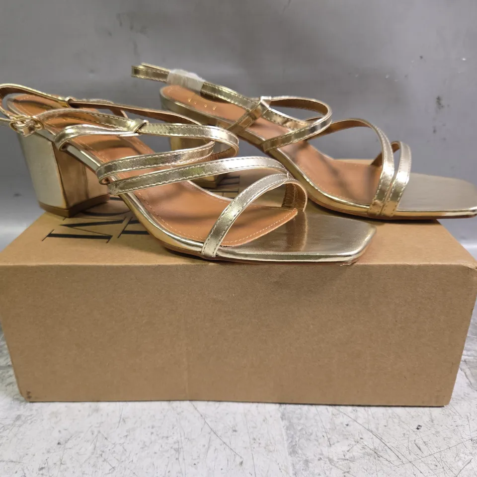 BOXED PAIR OF WHERE'S THAT FROM OPEN TOE BLOCK HEEL SANDALS IN METALLIC GOLD SIZE UK 7