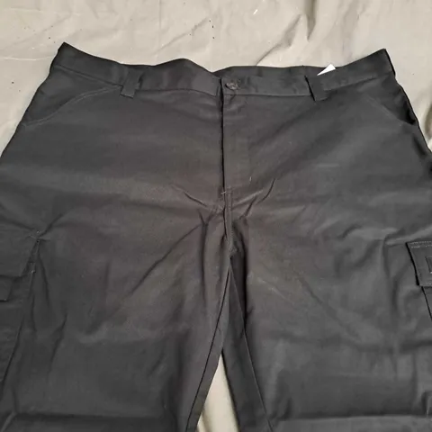 DICKIES CARGO SHORTS BLACK SIZE 42