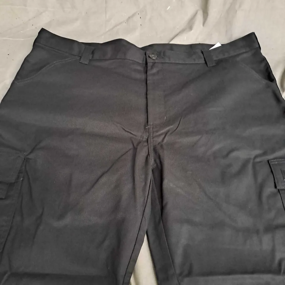 DICKIES CARGO SHORTS BLACK SIZE 42