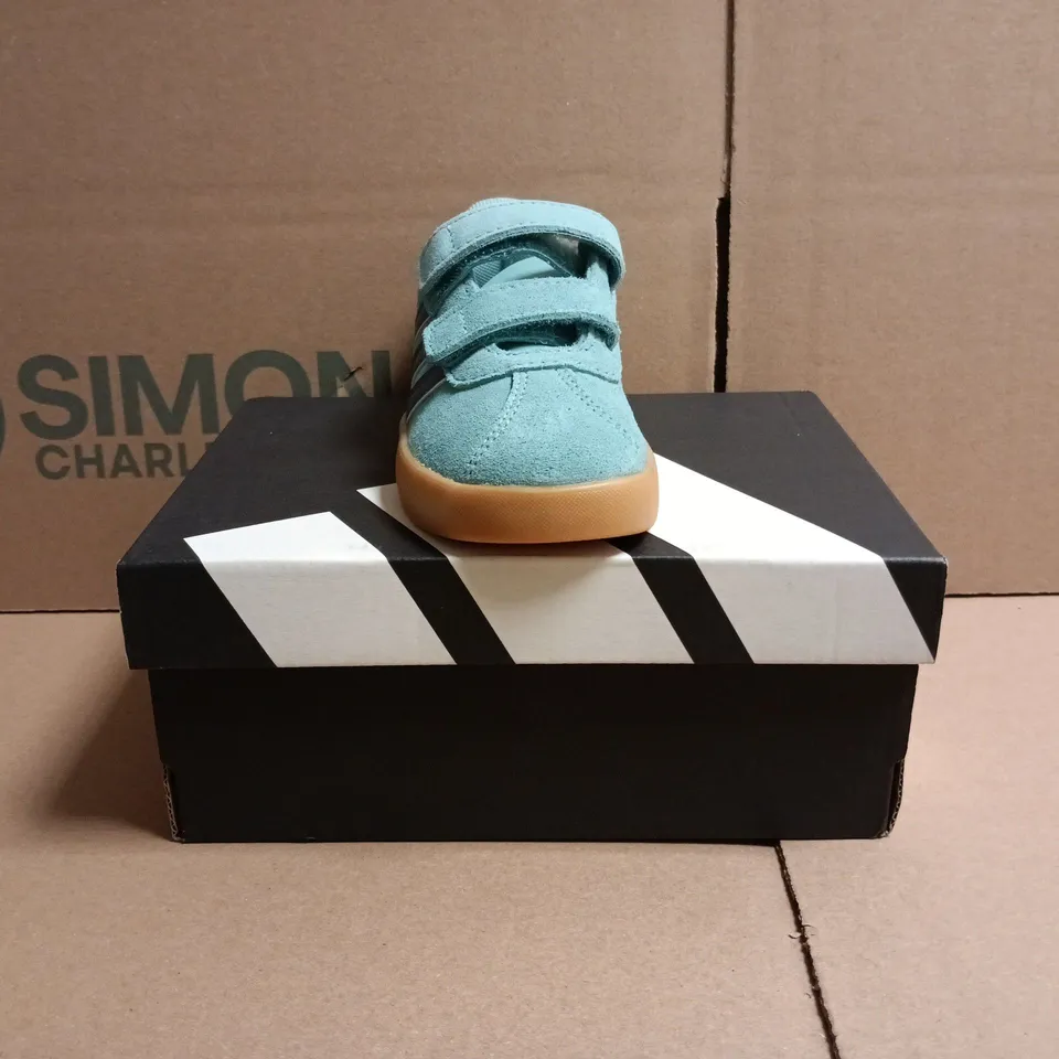 BOXED PAIR OF ADIDAS KID'S COURT 3.0 SHOES IN BLUE/NAVY SIZE UK 8