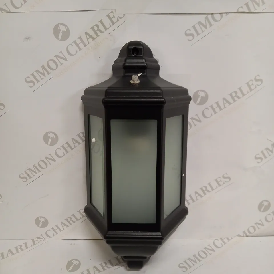 OUTSIDE WALL LIGHT IN BLACK AND STAINED GLASS