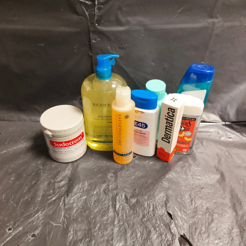 APPROXIMATEY 20 ASSORTED HEALTH AND BEAUTY PRODUCTS TO INCLUDE - SUDOCREM - DERMATICA CENTELLA GEL MOISTURISER - E45 SHAMPOO - ETC