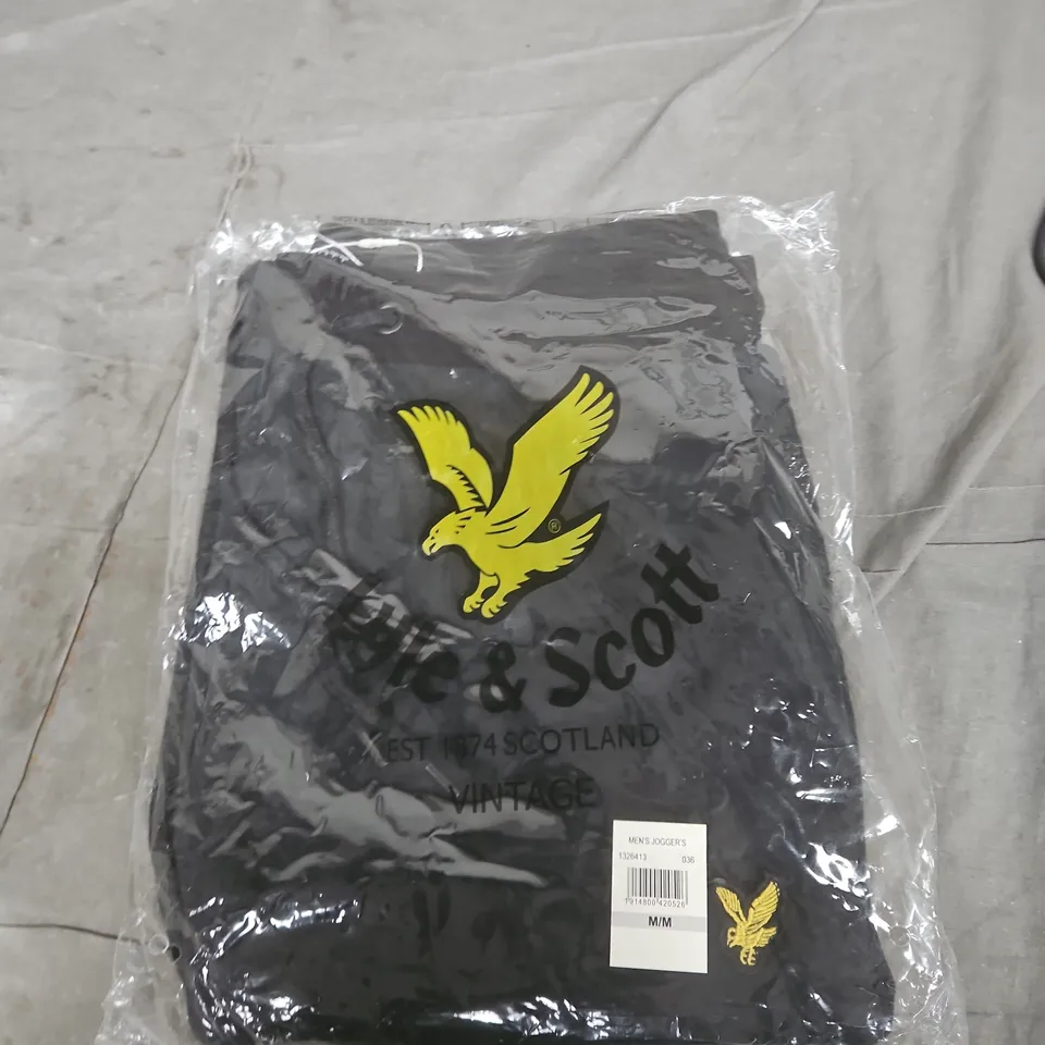 LYLE AND SCOTT MEN'S JOGGERS – BLACK WITH YELLOW EAGLE LOGO (M/M)