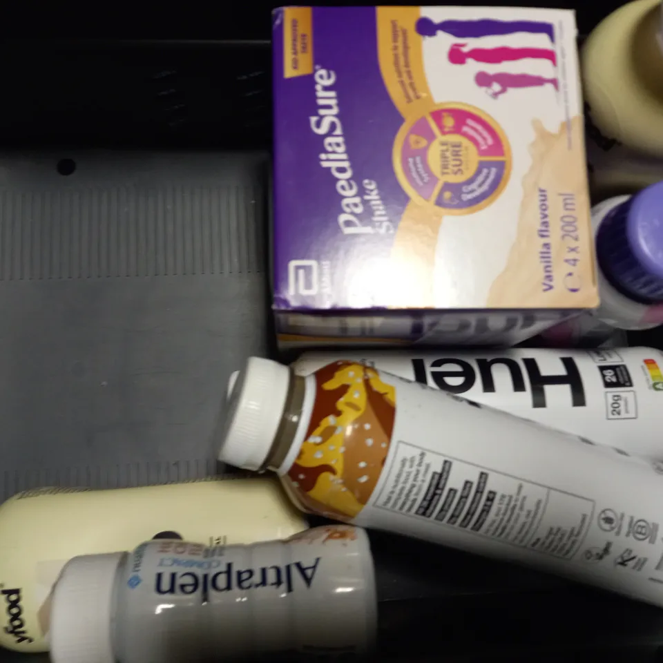 TOTE OF APPROX 10 ASSORTED FOOD ITEMS TO INCLUDE - YFOOD SMOOTH VANILLA , HUEL CHOCOLATE , PAEDIASURE SHAKE VANILLA FLAVOUR ETC