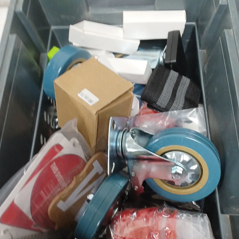 BOX OF APPROXIMATELY 20 ASSORTED HOUSEHOLD ITEMS TO INCLUDE FABRIC DYE, TOILET BLOCK AND BEAUTY BLENDERS