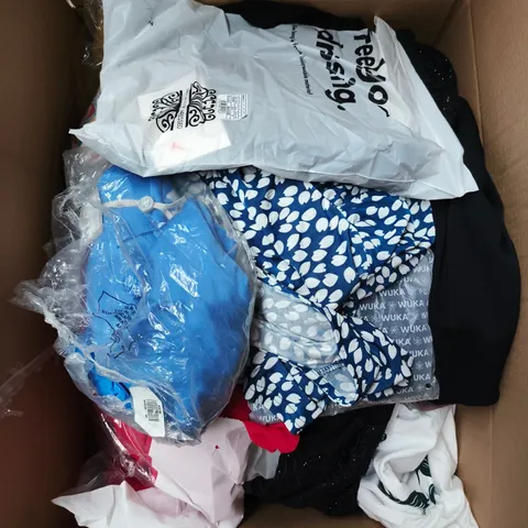 LARGE BOX OF APPROXIMATELY 25 ASSORTED CLOTHING ITEMS IN VARIOUS COLOURS, STYLES AND SIZES - COLLECTION ONLY