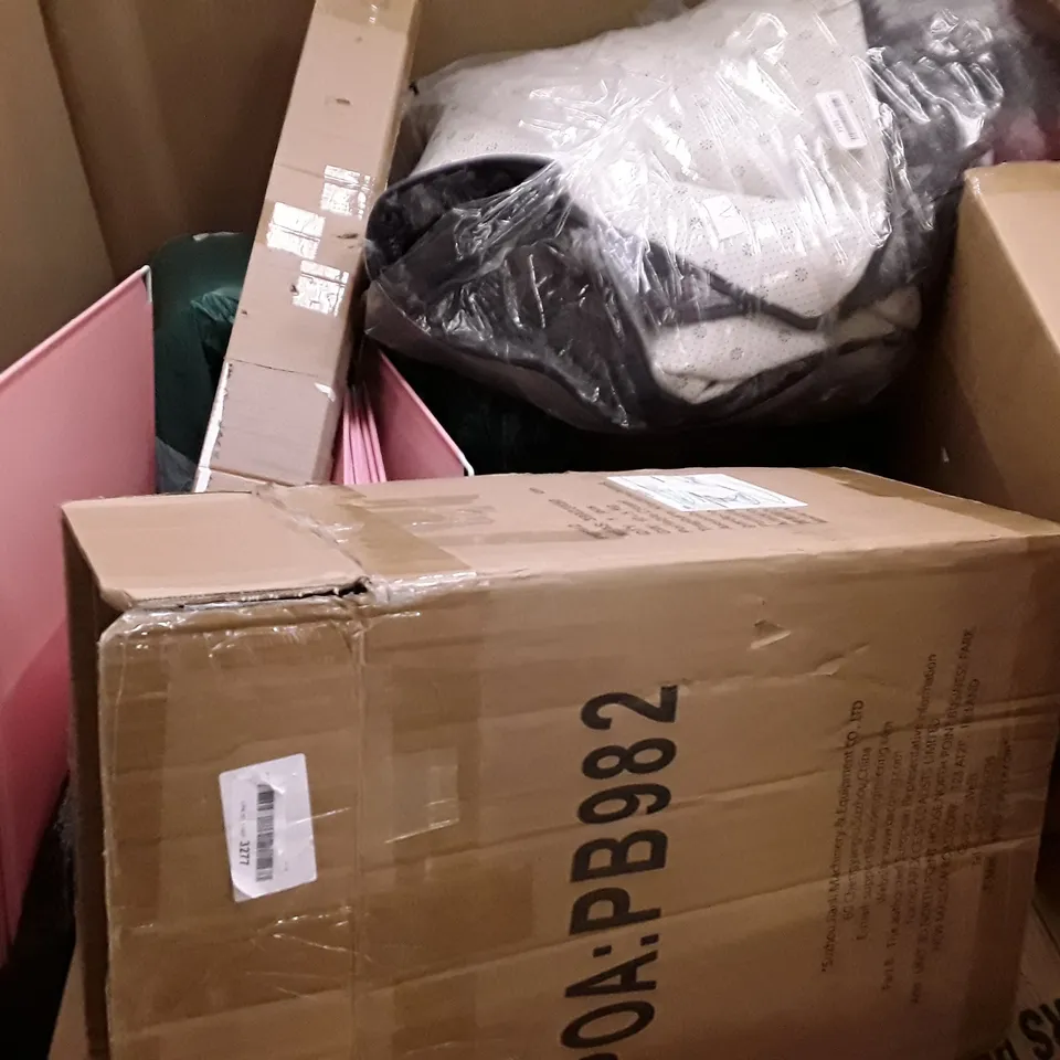 LARGE QUANTITY OF ASSORTED HOUSEHOLD ITEMS TO INCLUDE AIR FRYER, TABLE AND RETRACTABLE GATE
